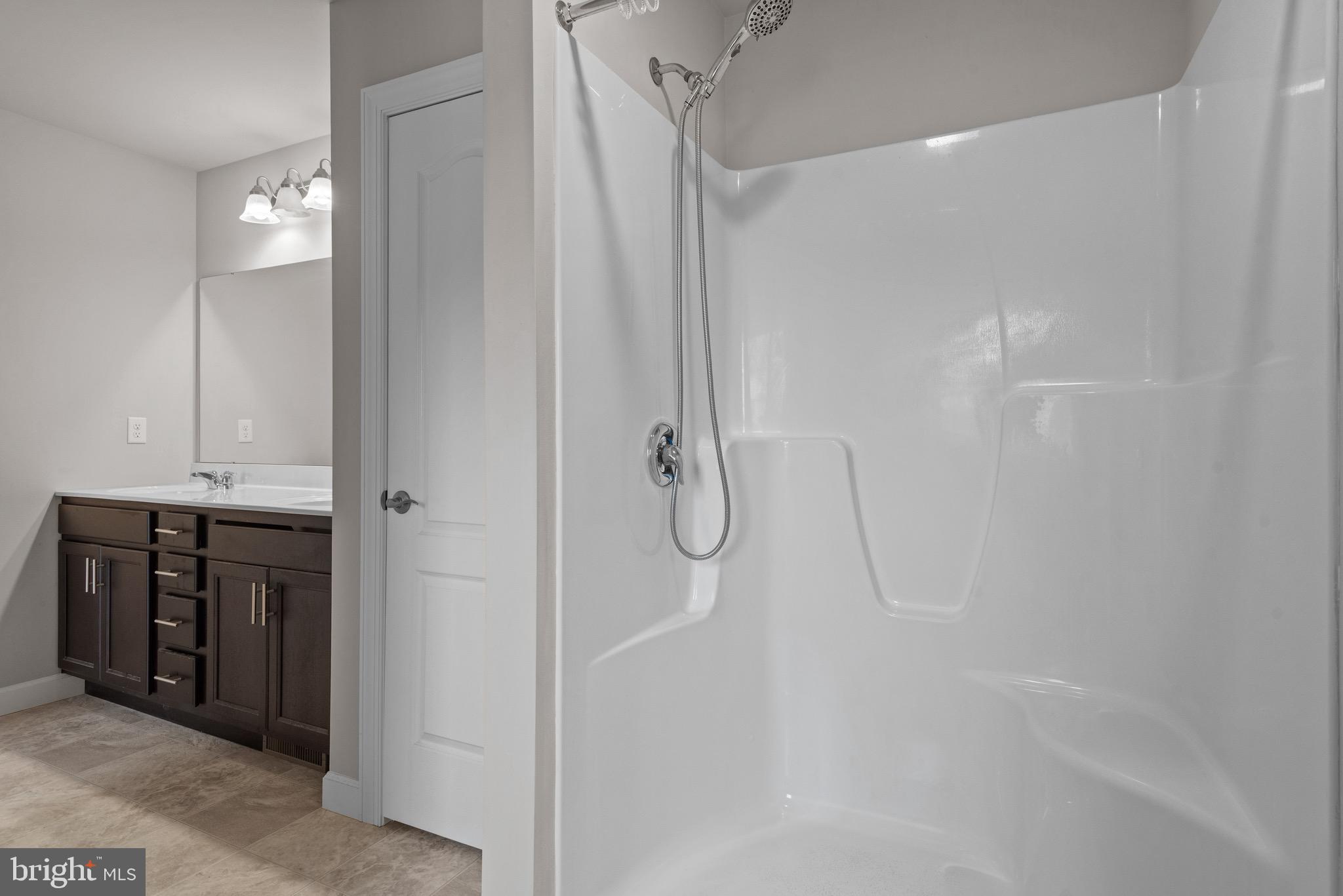 WOODLAND HILLS - Residential