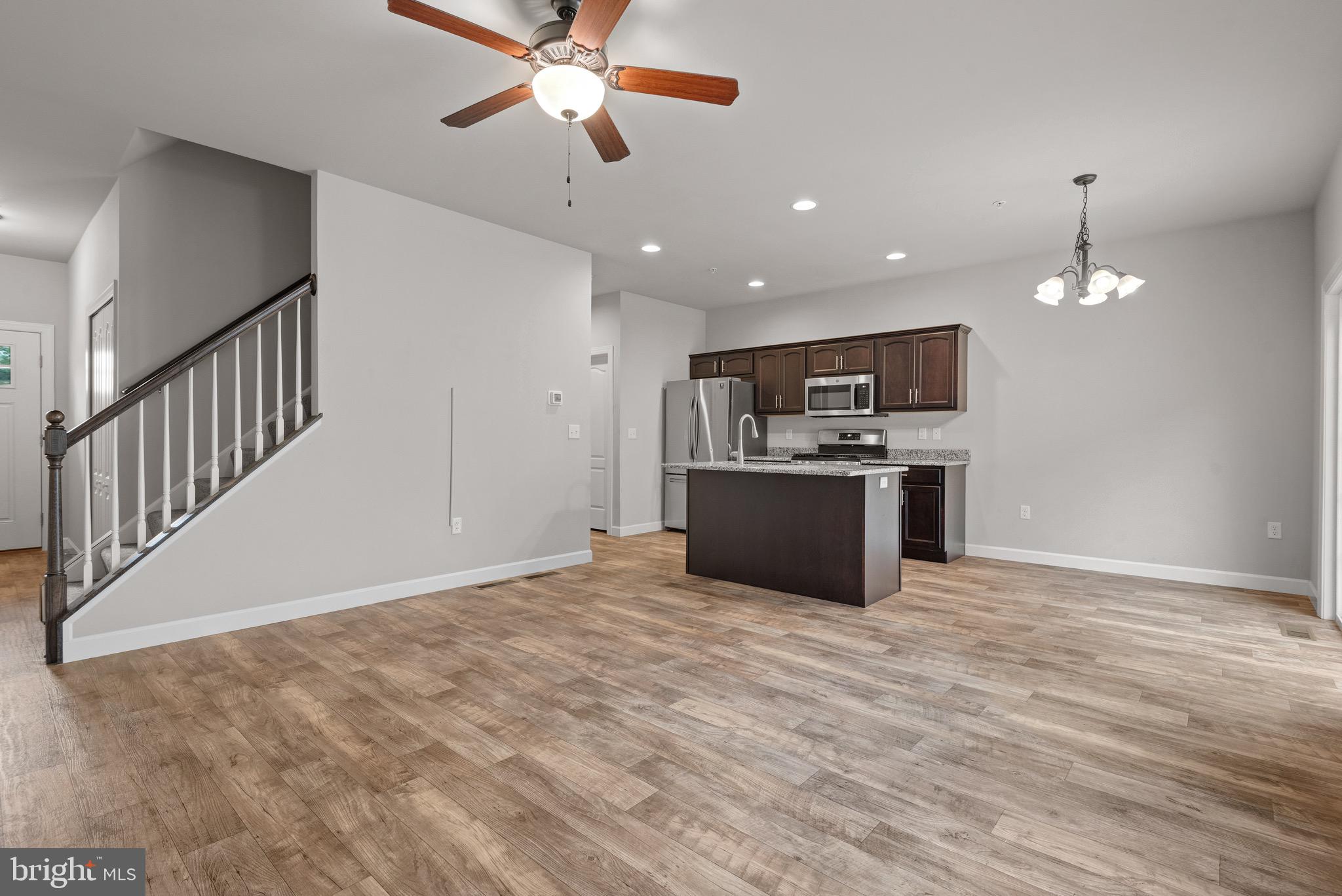 WOODLAND HILLS - Residential