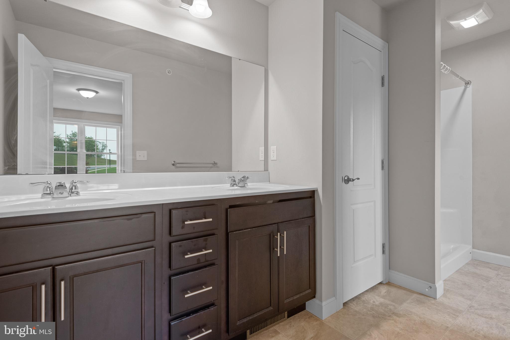 WOODLAND HILLS - Residential