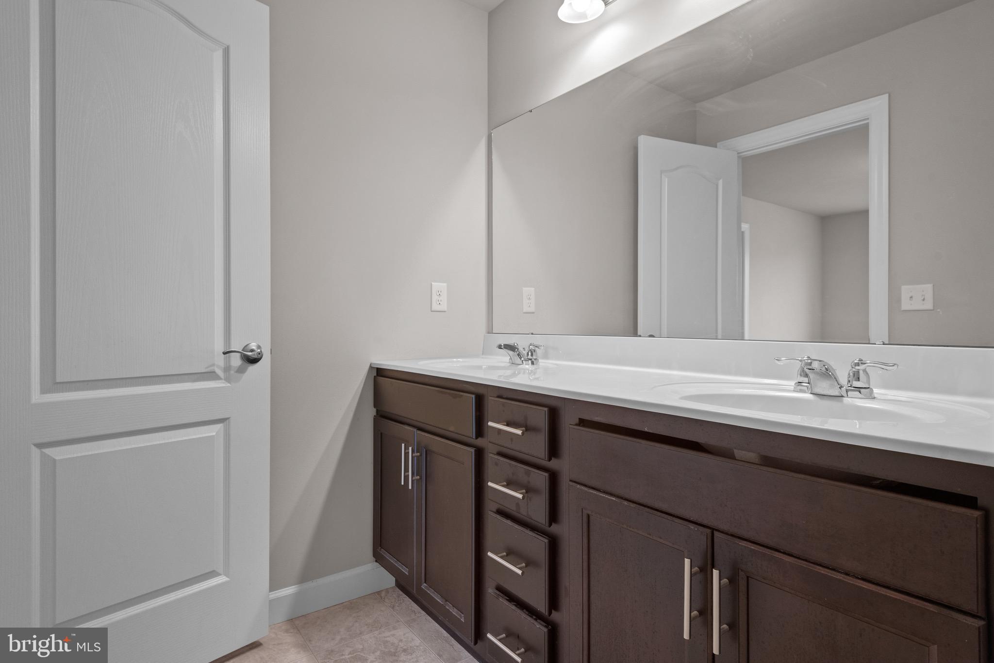 WOODLAND HILLS - Residential