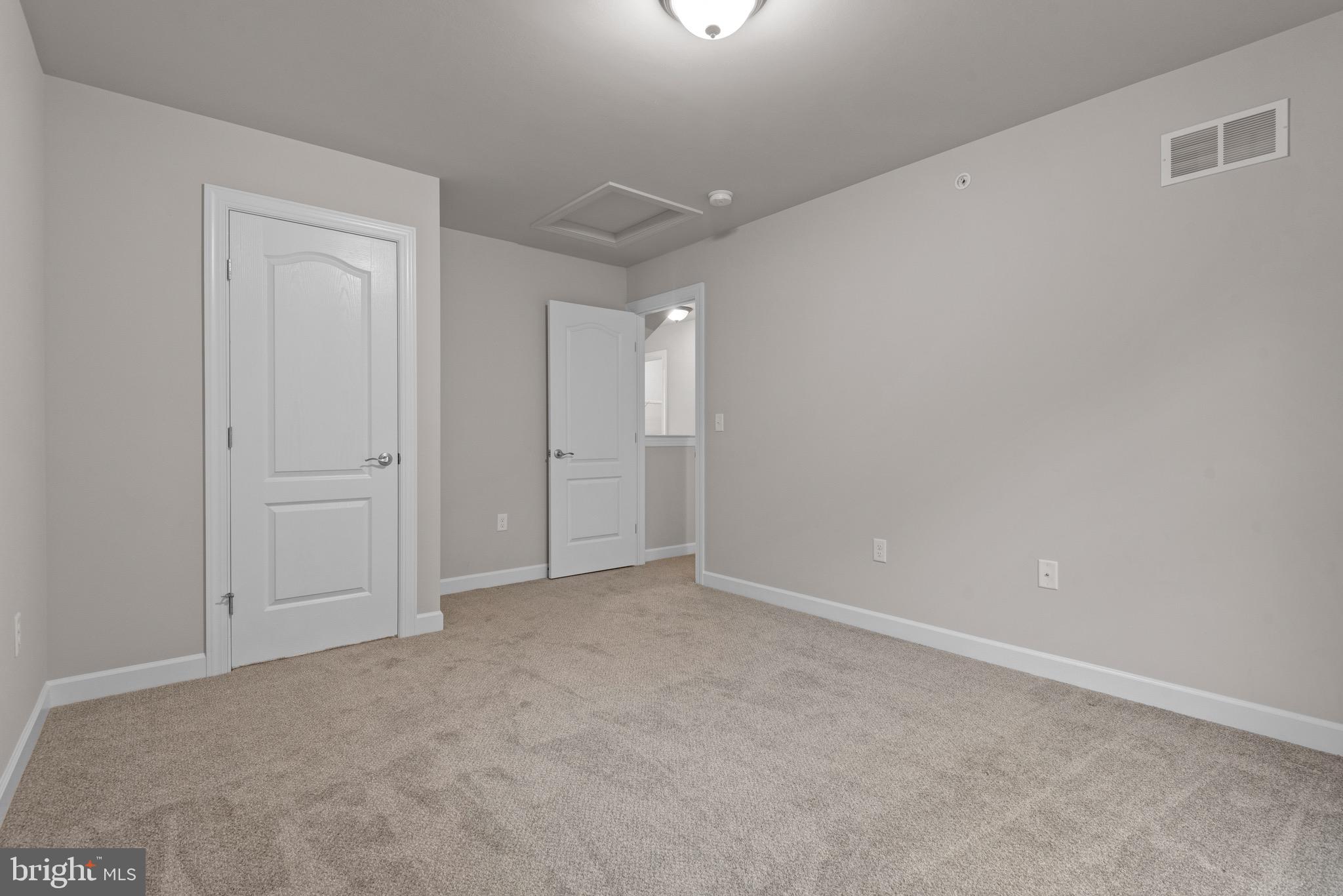 WOODLAND HILLS - Residential