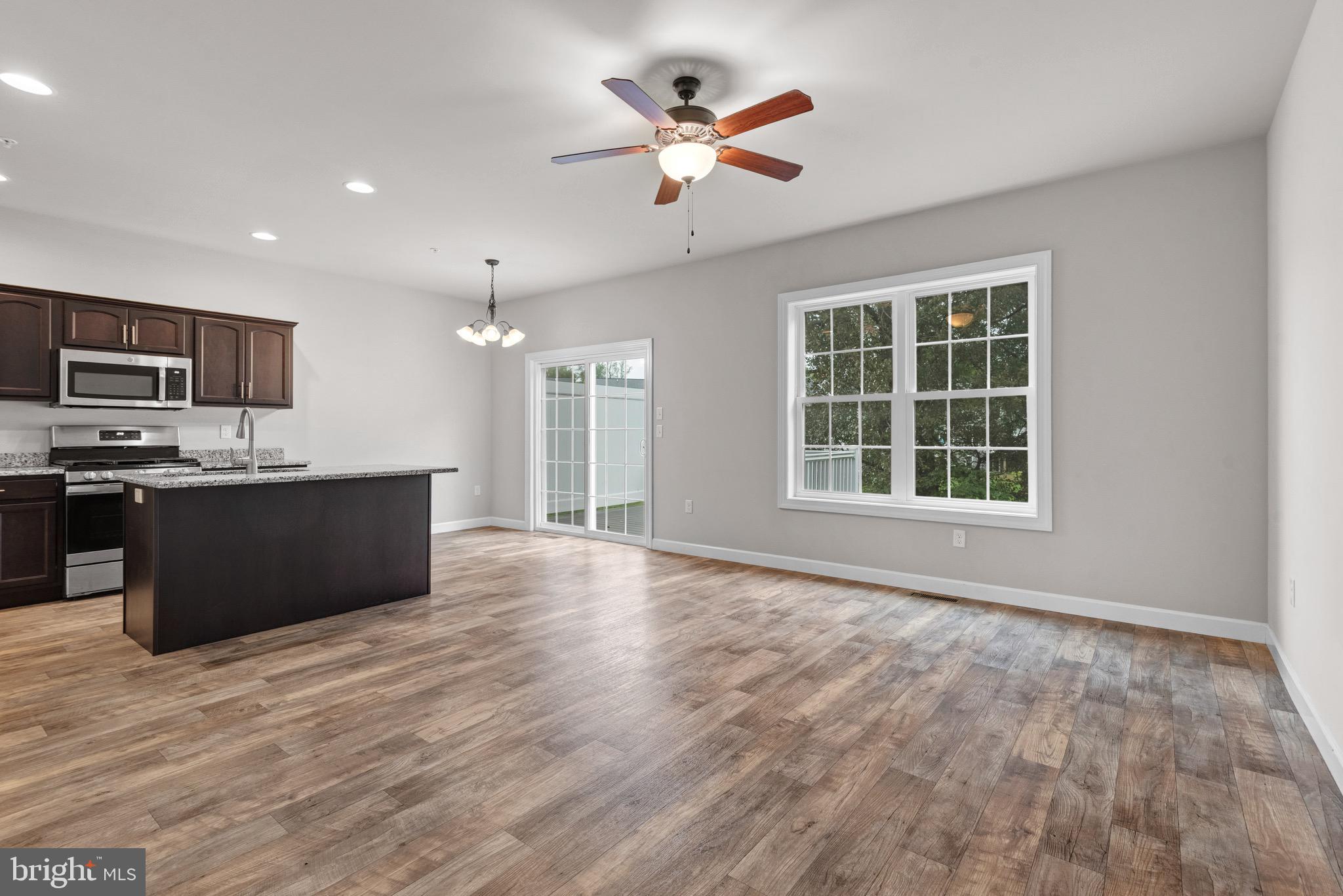 WOODLAND HILLS - Residential