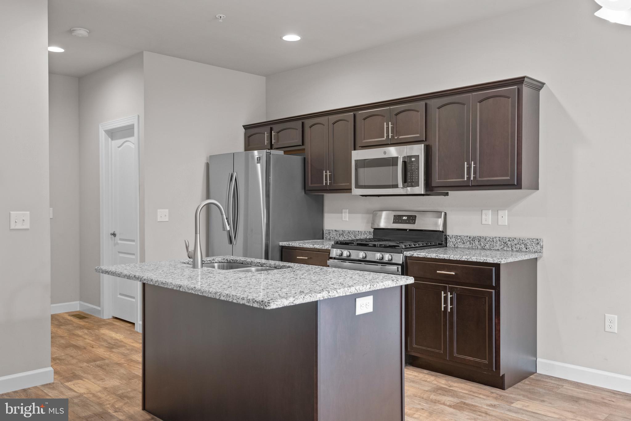 WOODLAND HILLS - Residential