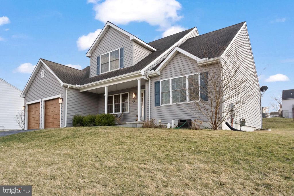 Photo of 88 Waterfowl Way, ELIZABETHTOWN, PA 17022 (MLS # PALA2066184)