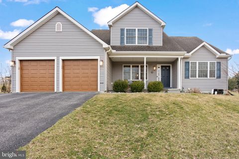 Photo of 88 Waterfowl Way, ELIZABETHTOWN, PA 17022 (MLS # PALA2066184)