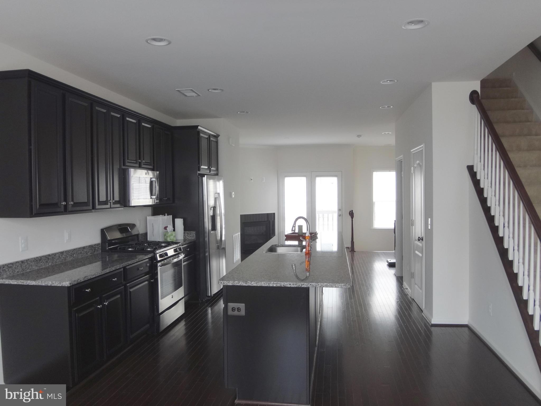 SIGNATURE AT BROADLANDS - Residential Lease