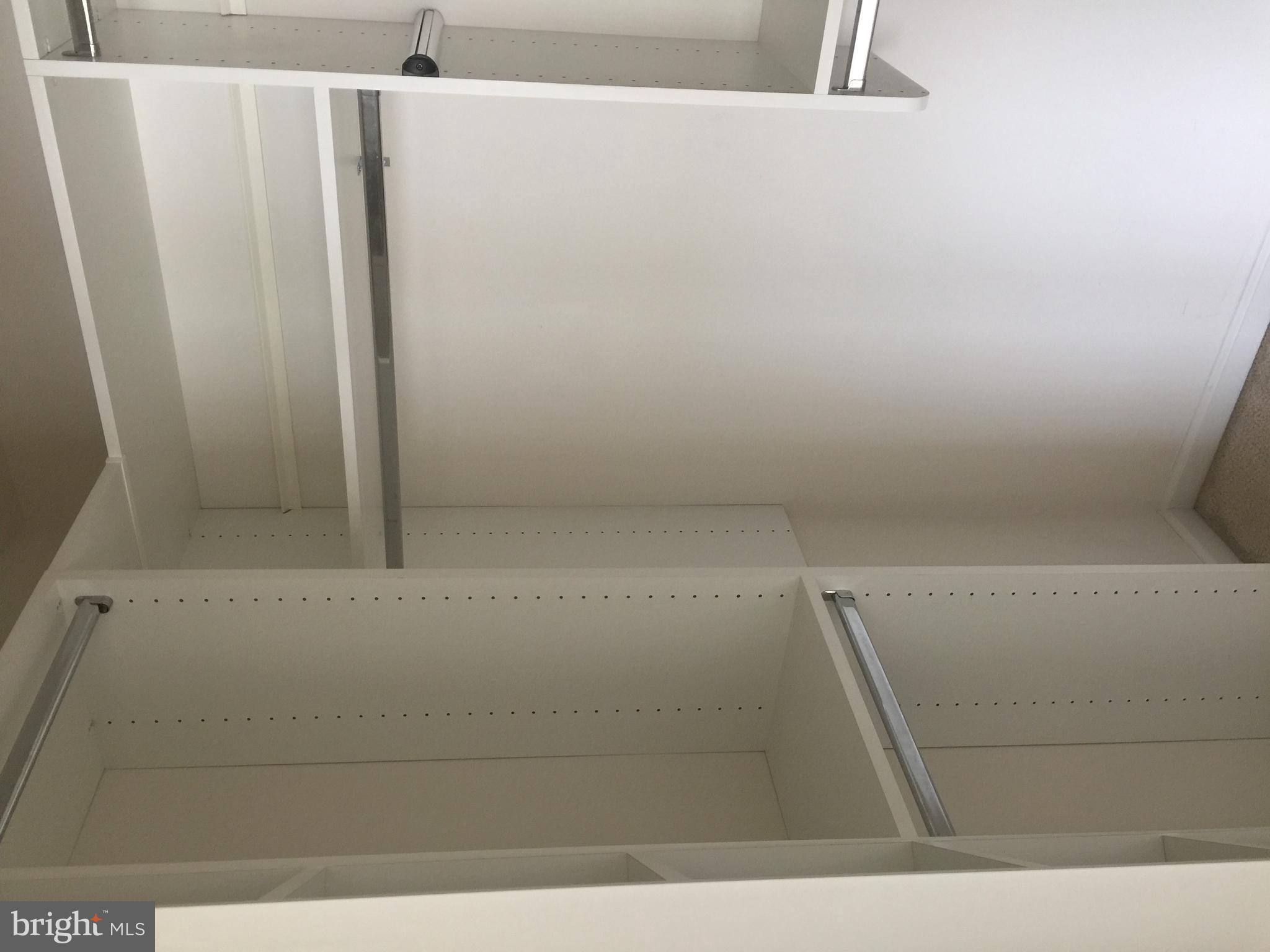 SIGNATURE AT BROADLANDS - Residential Lease