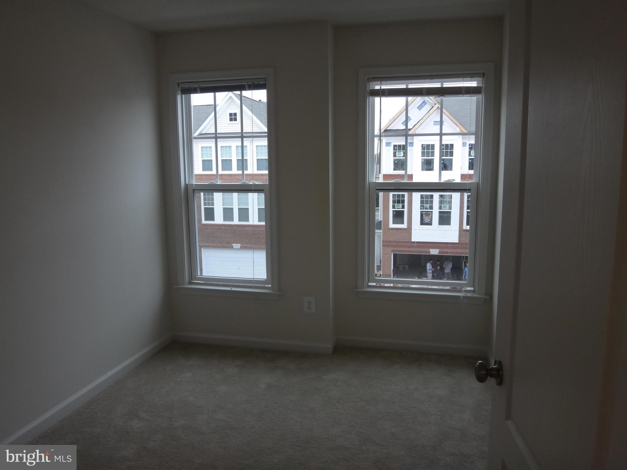 SIGNATURE AT BROADLANDS - Residential Lease