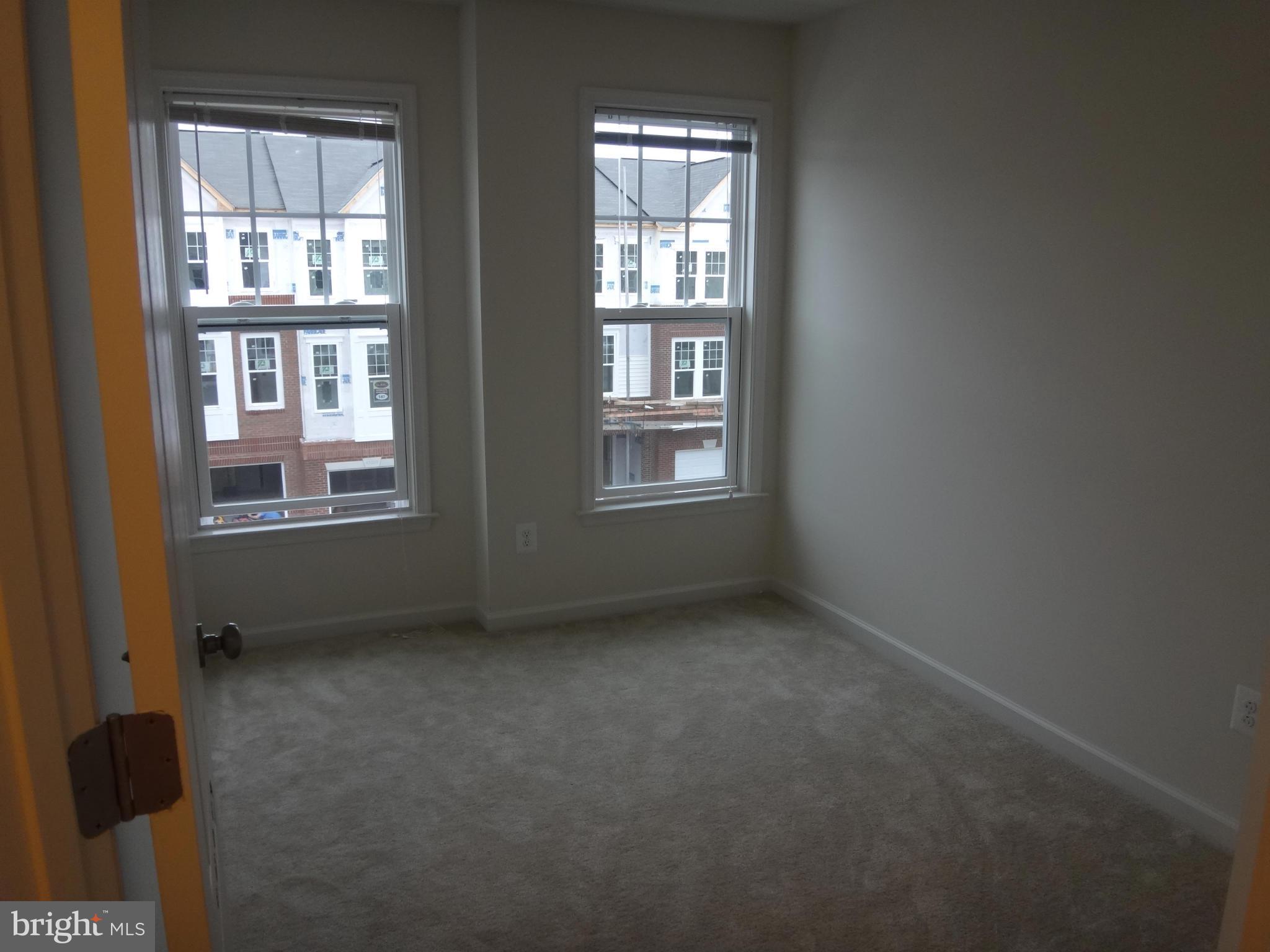 SIGNATURE AT BROADLANDS - Residential Lease