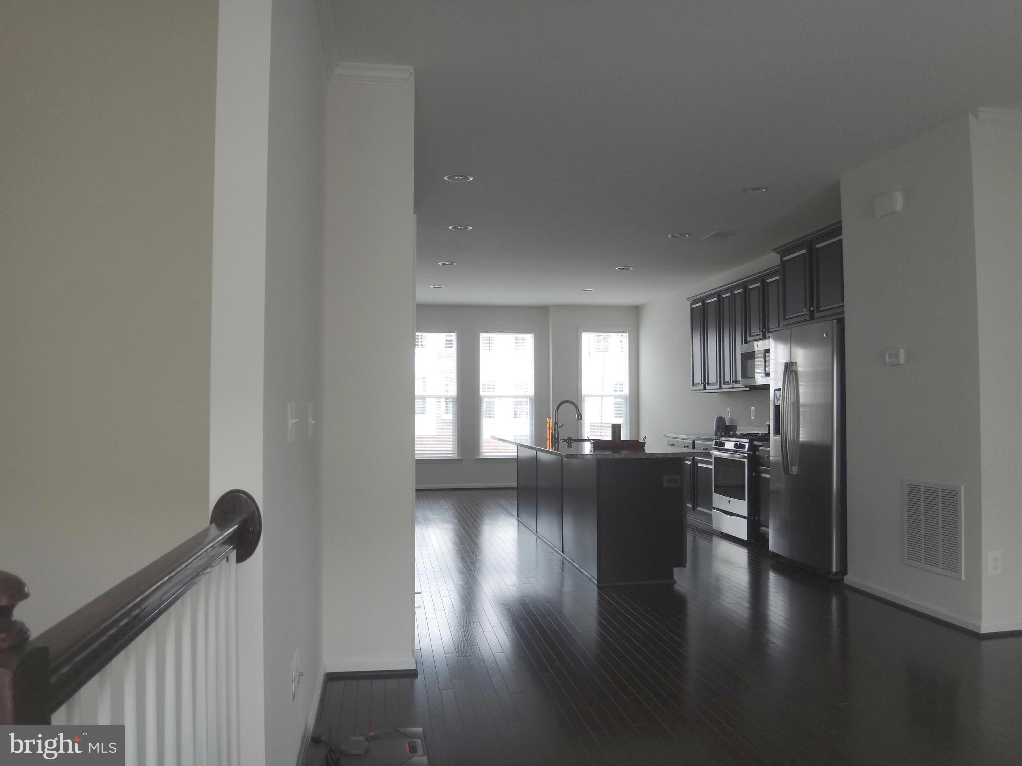 SIGNATURE AT BROADLANDS - Residential Lease