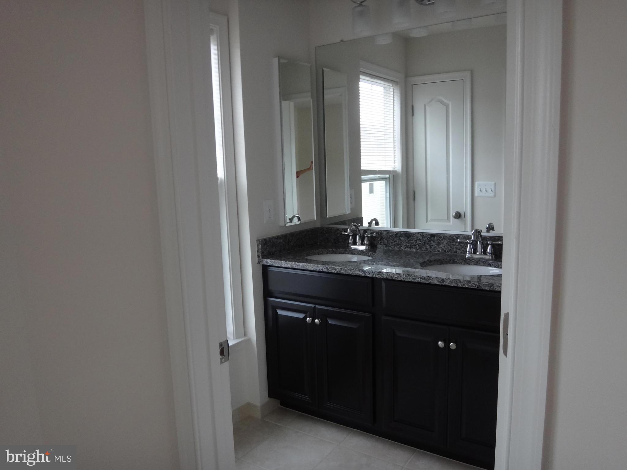 SIGNATURE AT BROADLANDS - Residential Lease