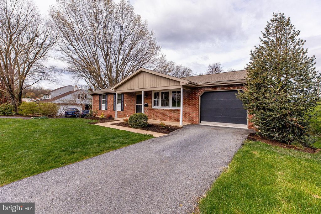 Photo of 121 Oxford Drive, Lititz, PA 17543 (MLS # PALA2049578)