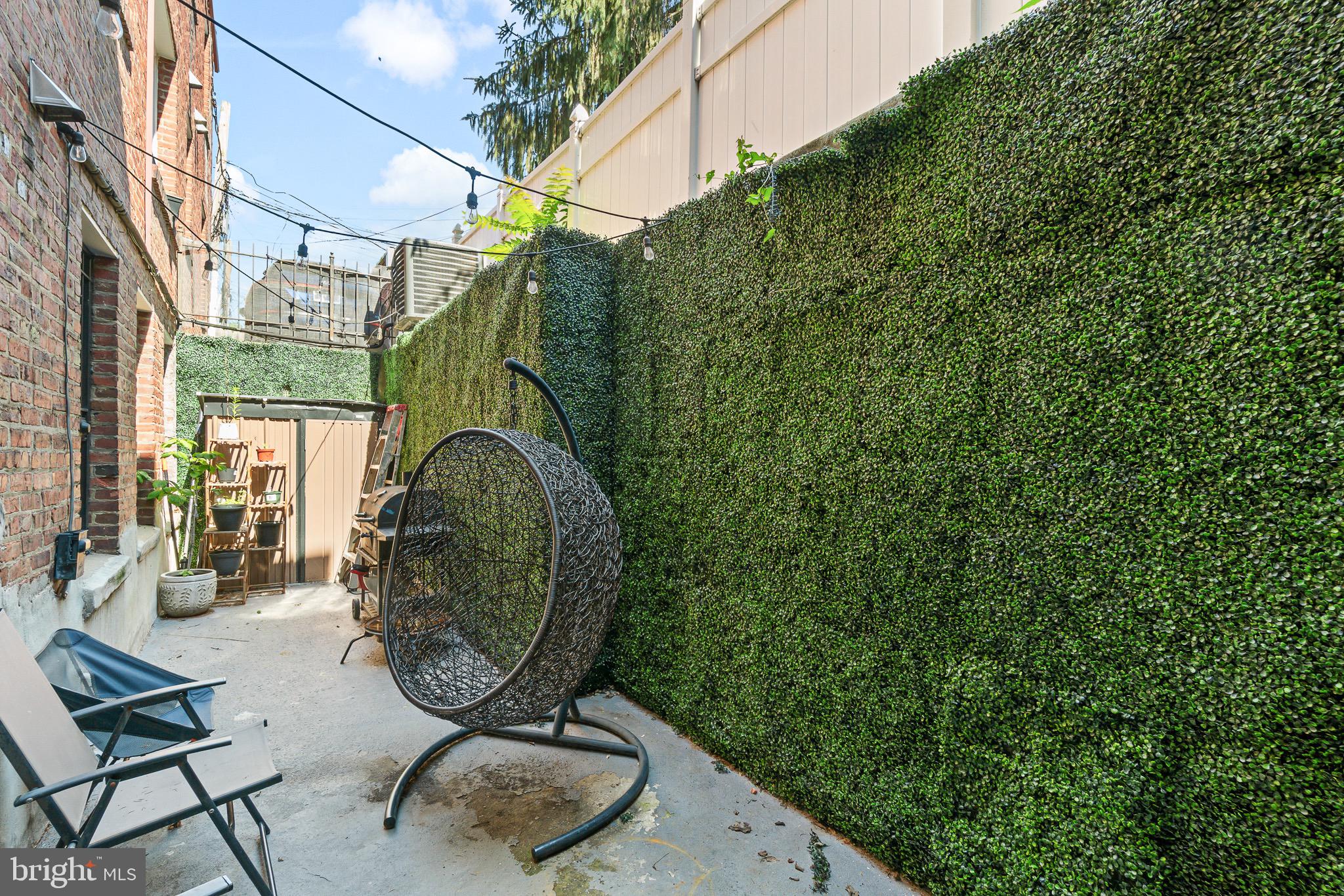 1929 1ST STREET NW T3