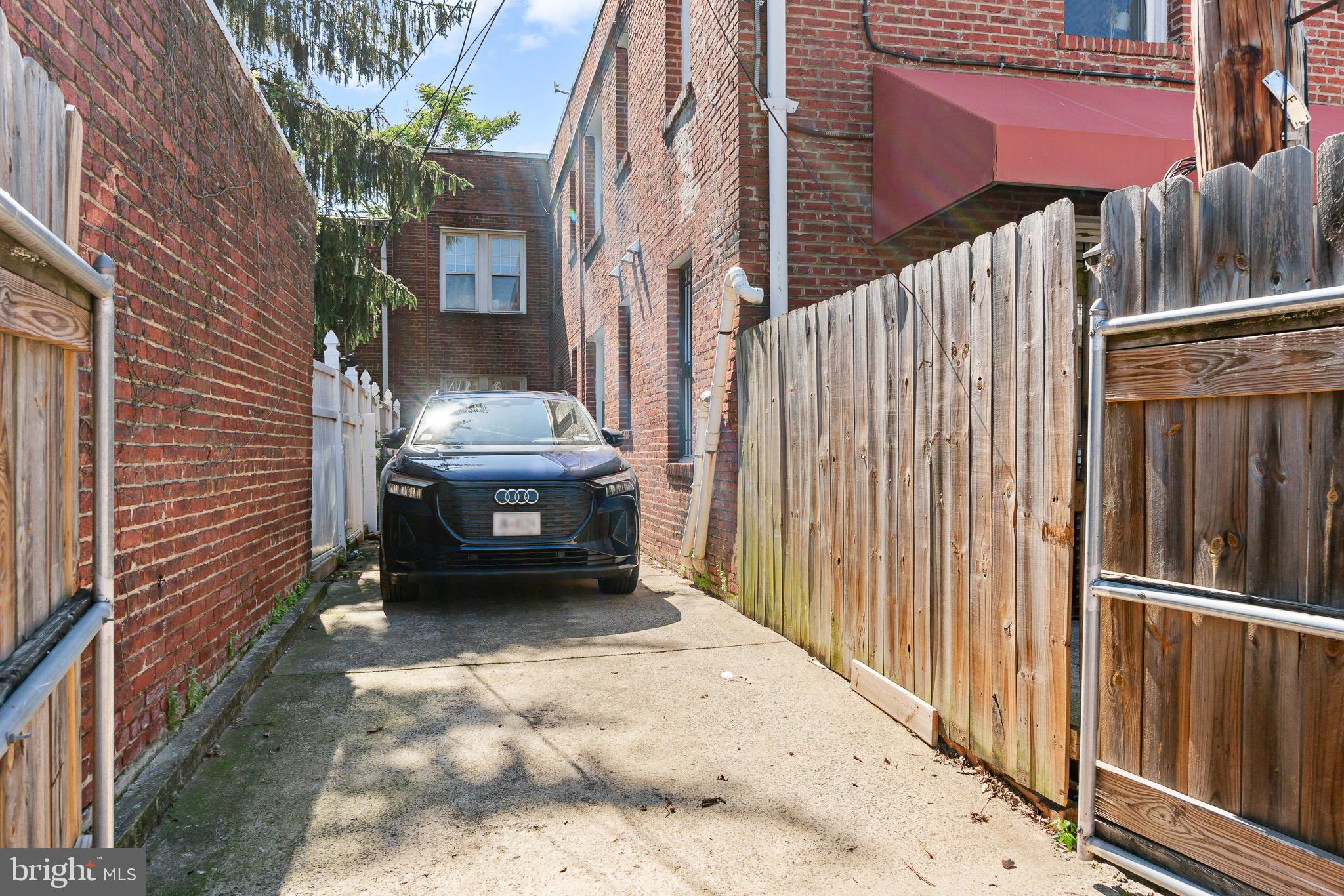1929 1ST STREET NW T3