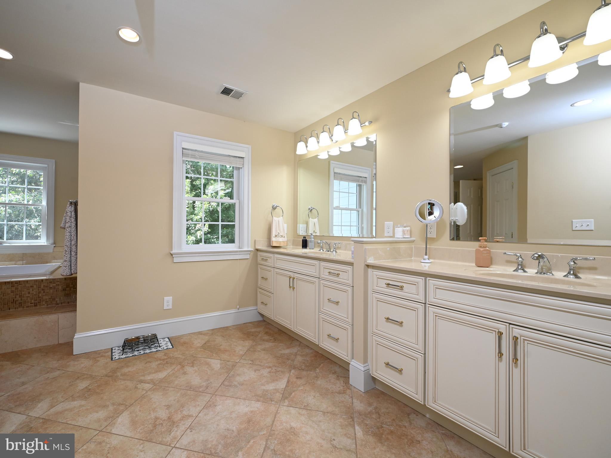 HUNT CHASE - Residential