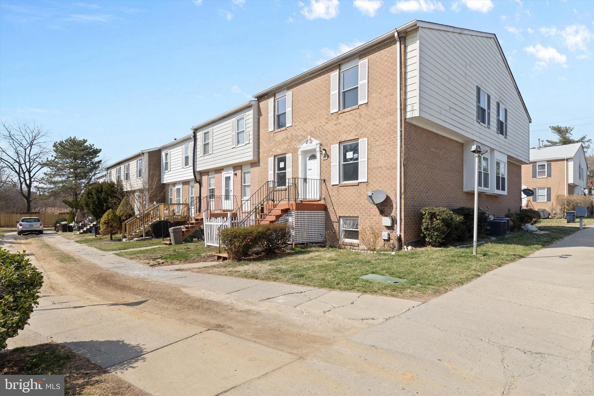 571 W DIAMOND AVENUE 40