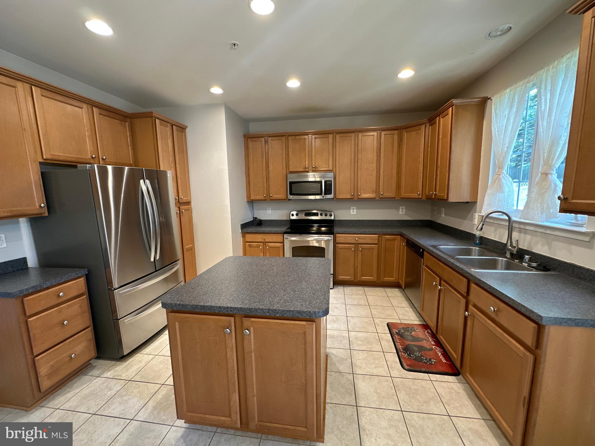 MAGRUDERS OVERLOOK - Residential Lease