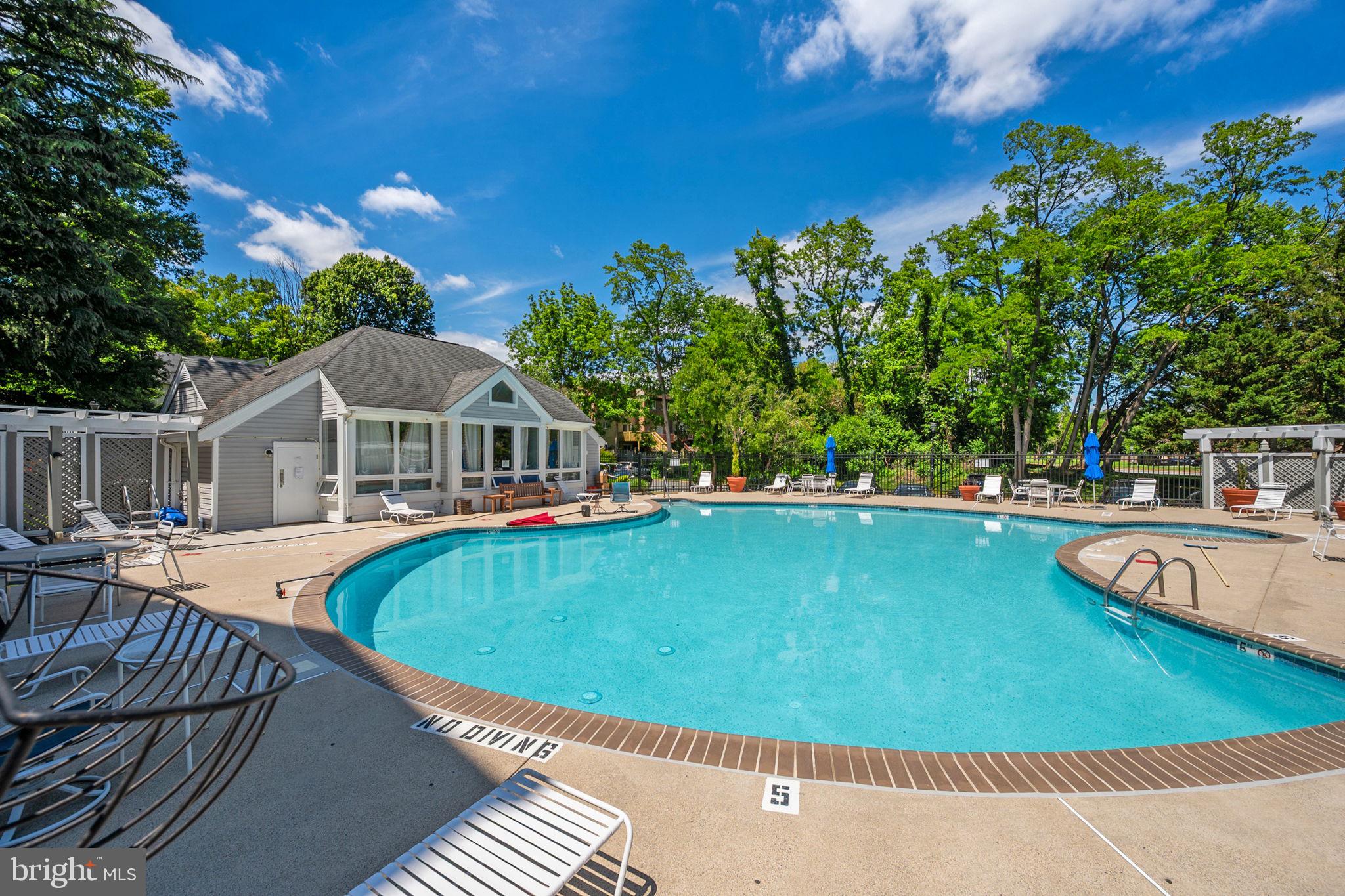 FOUR WINDS AT OAKTON - Residential