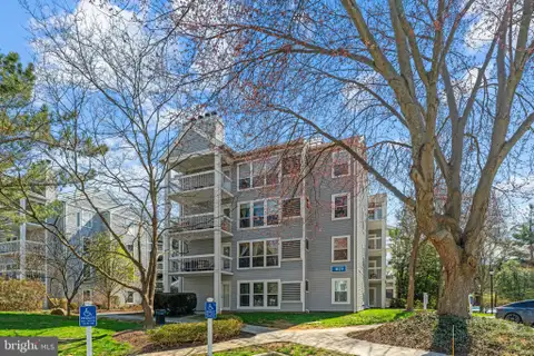 3179 Summit Square Drive Unit 2-E1, Oakton, VA MLS: VAFX2312960