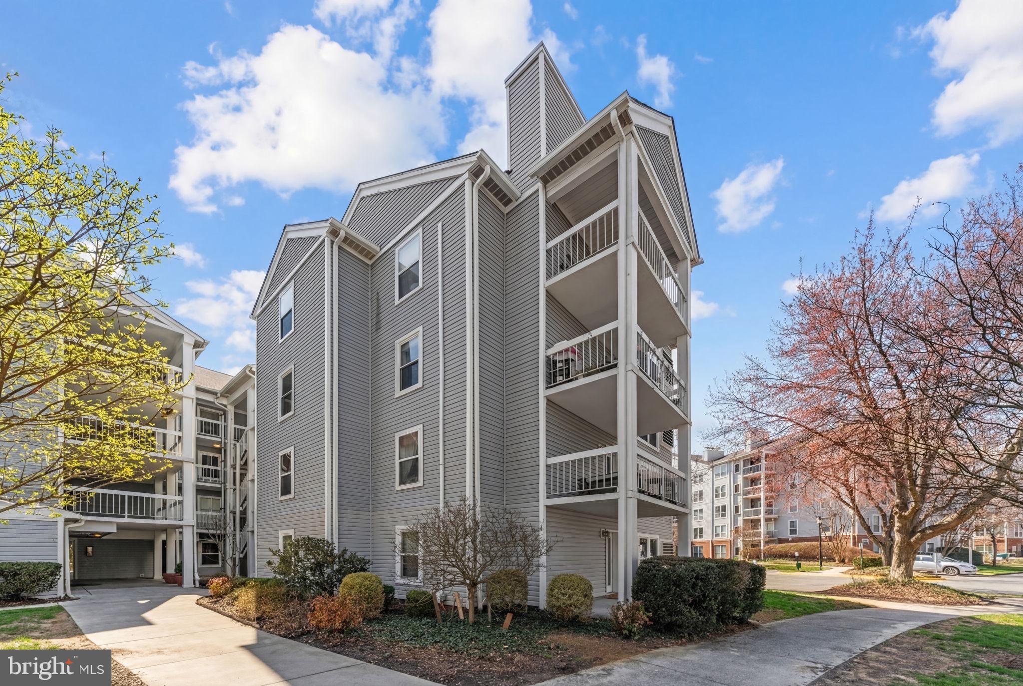 FOUR WINDS AT OAKTON - Residential
