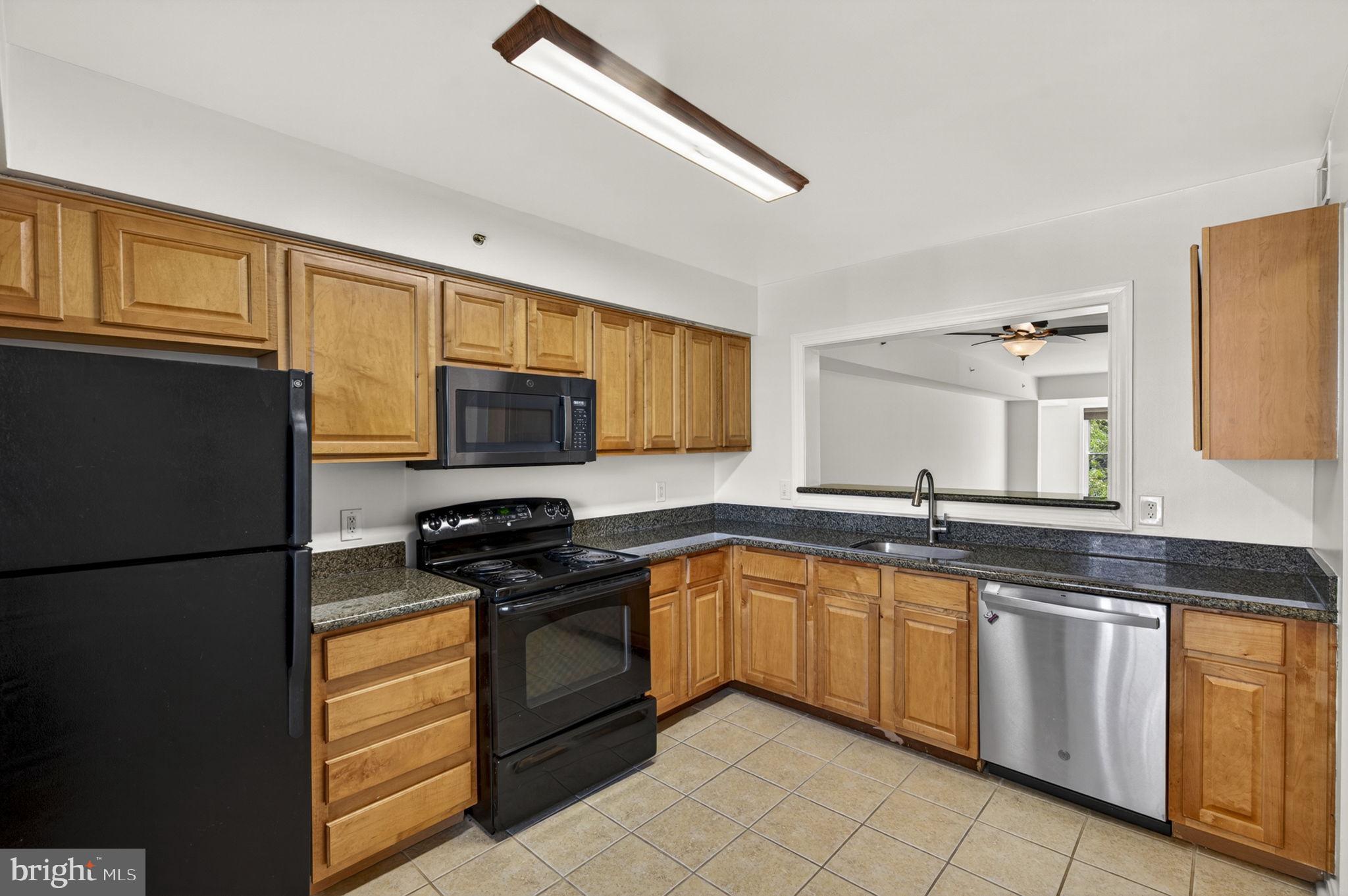 FOUR WINDS AT OAKTON - Residential