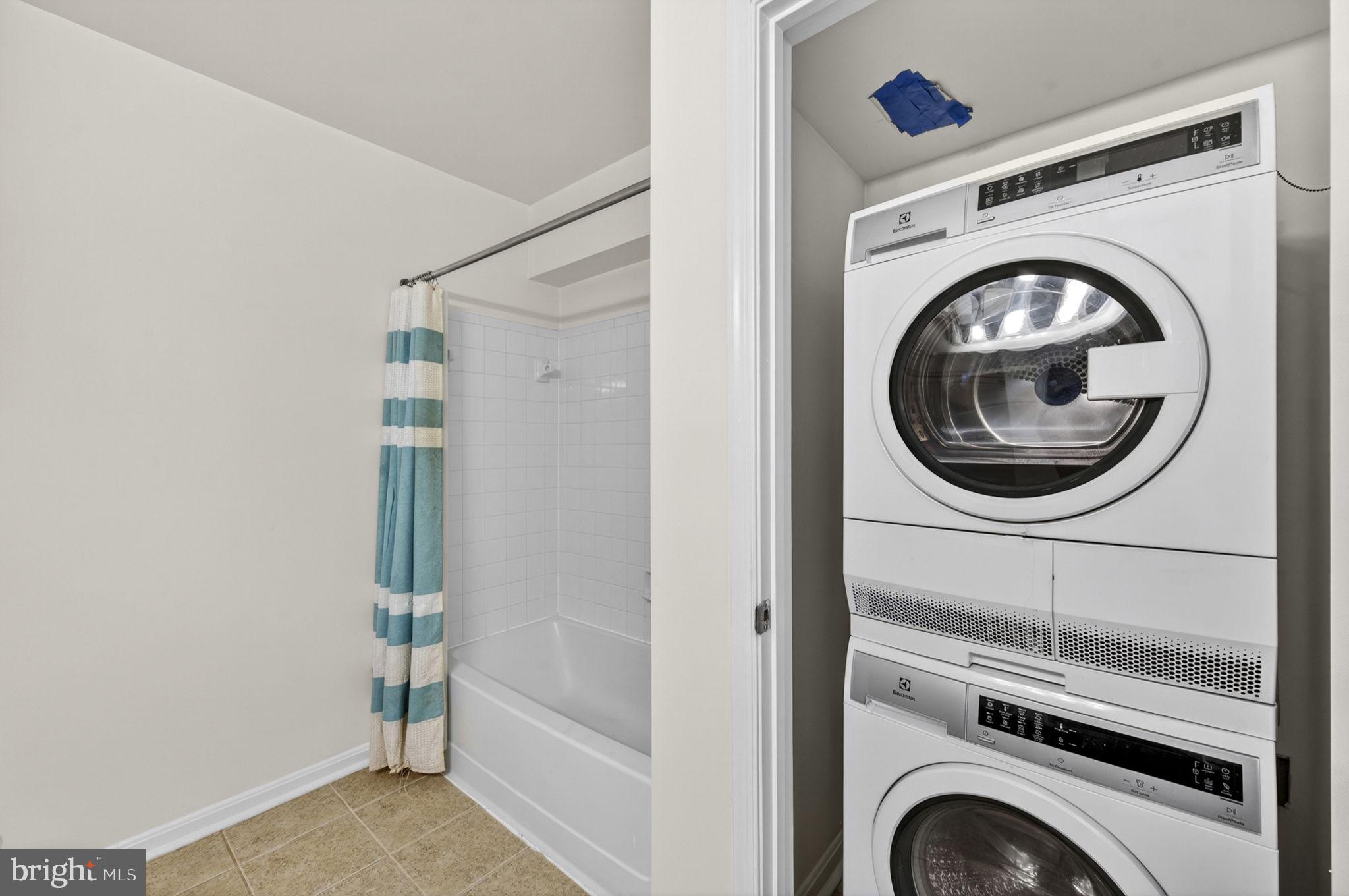 FOUR WINDS AT OAKTON - Residential