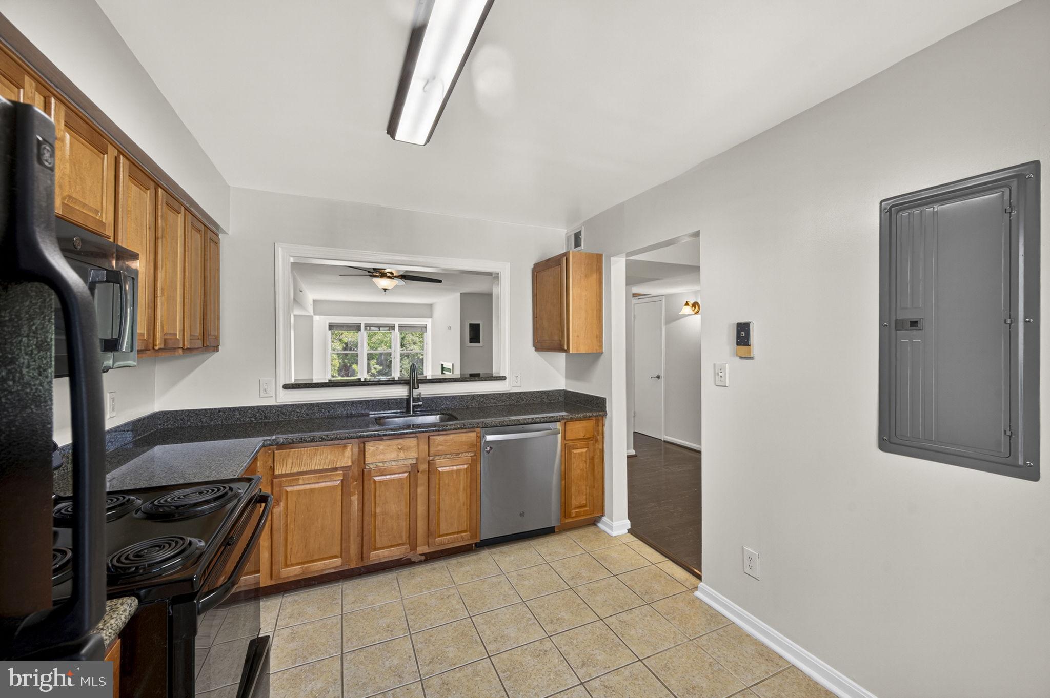 FOUR WINDS AT OAKTON - Residential