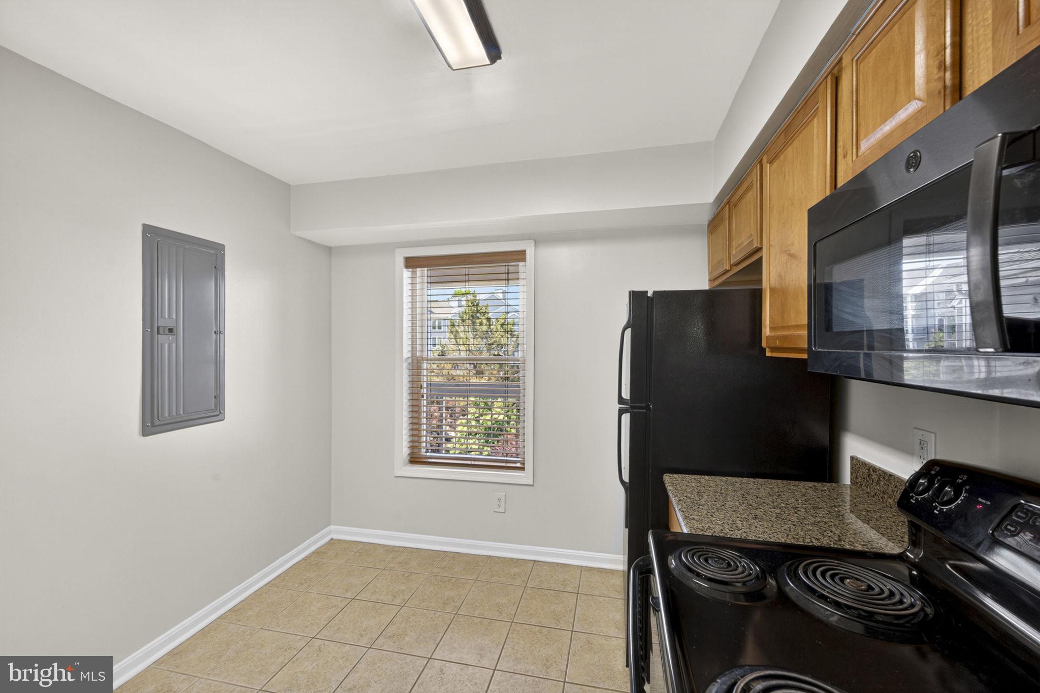 FOUR WINDS AT OAKTON - Residential