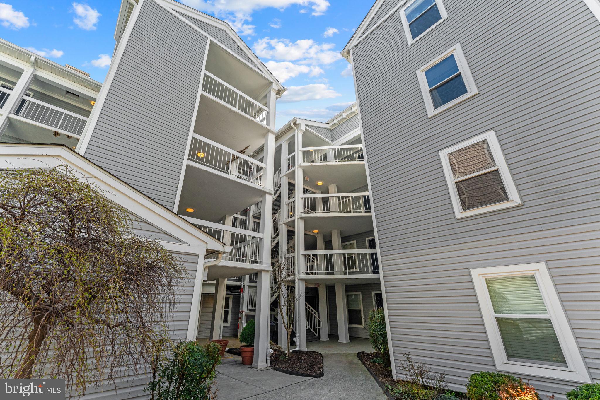 FOUR WINDS AT OAKTON - Residential