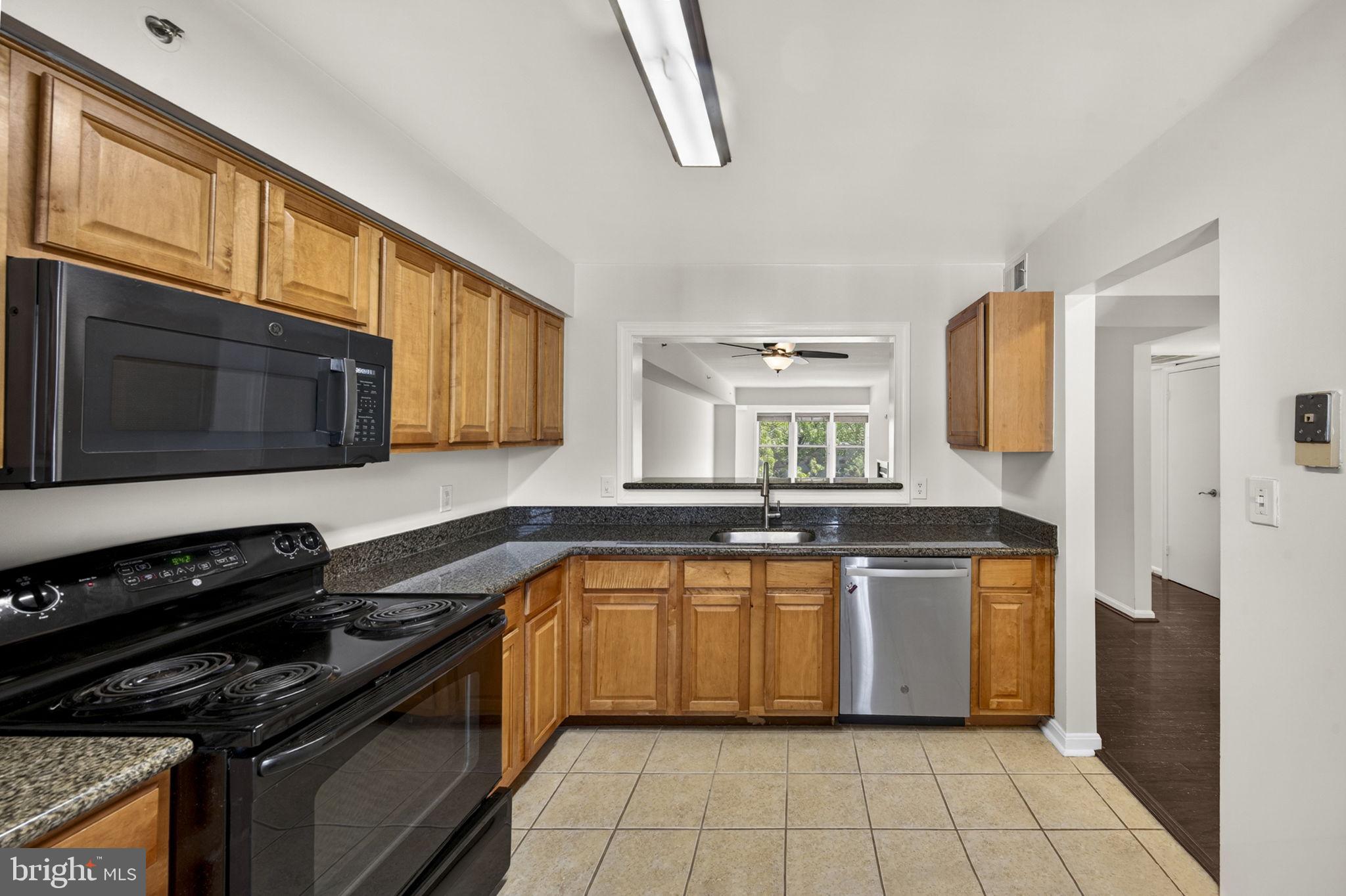 FOUR WINDS AT OAKTON - Residential