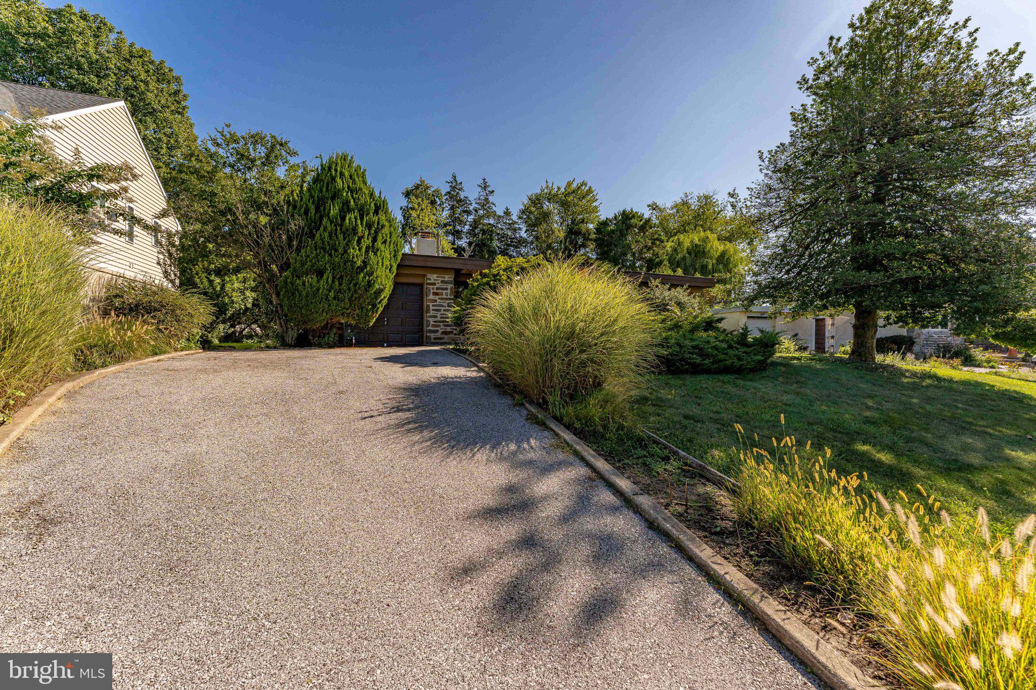 2135 MACLARIE LANE