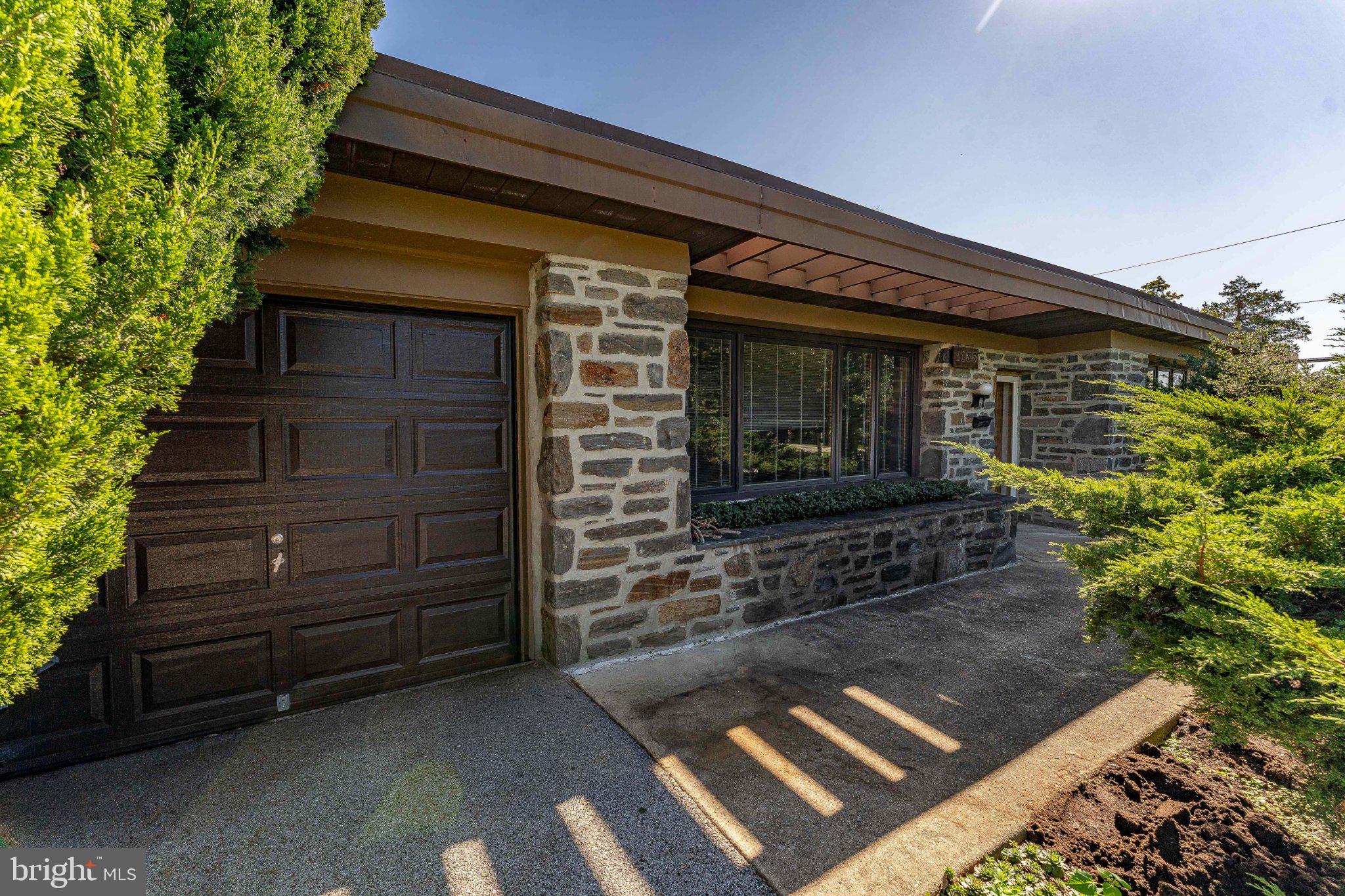 2135 MACLARIE LANE