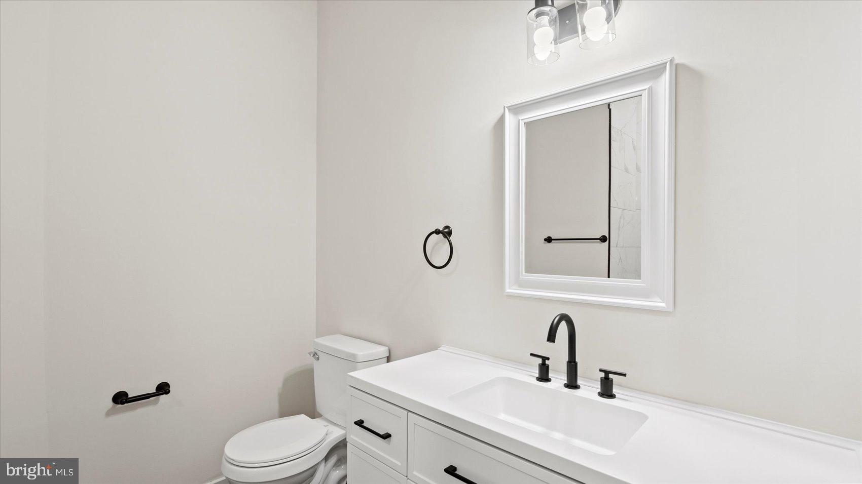 MONTEBELLO LAKE - Residential