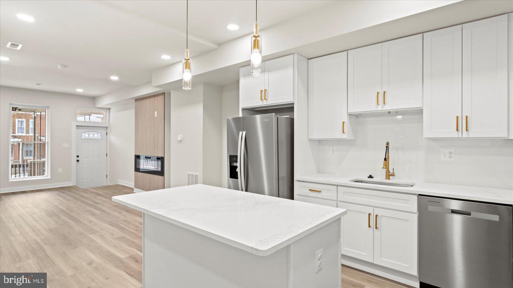 MONTEBELLO LAKE - Residential