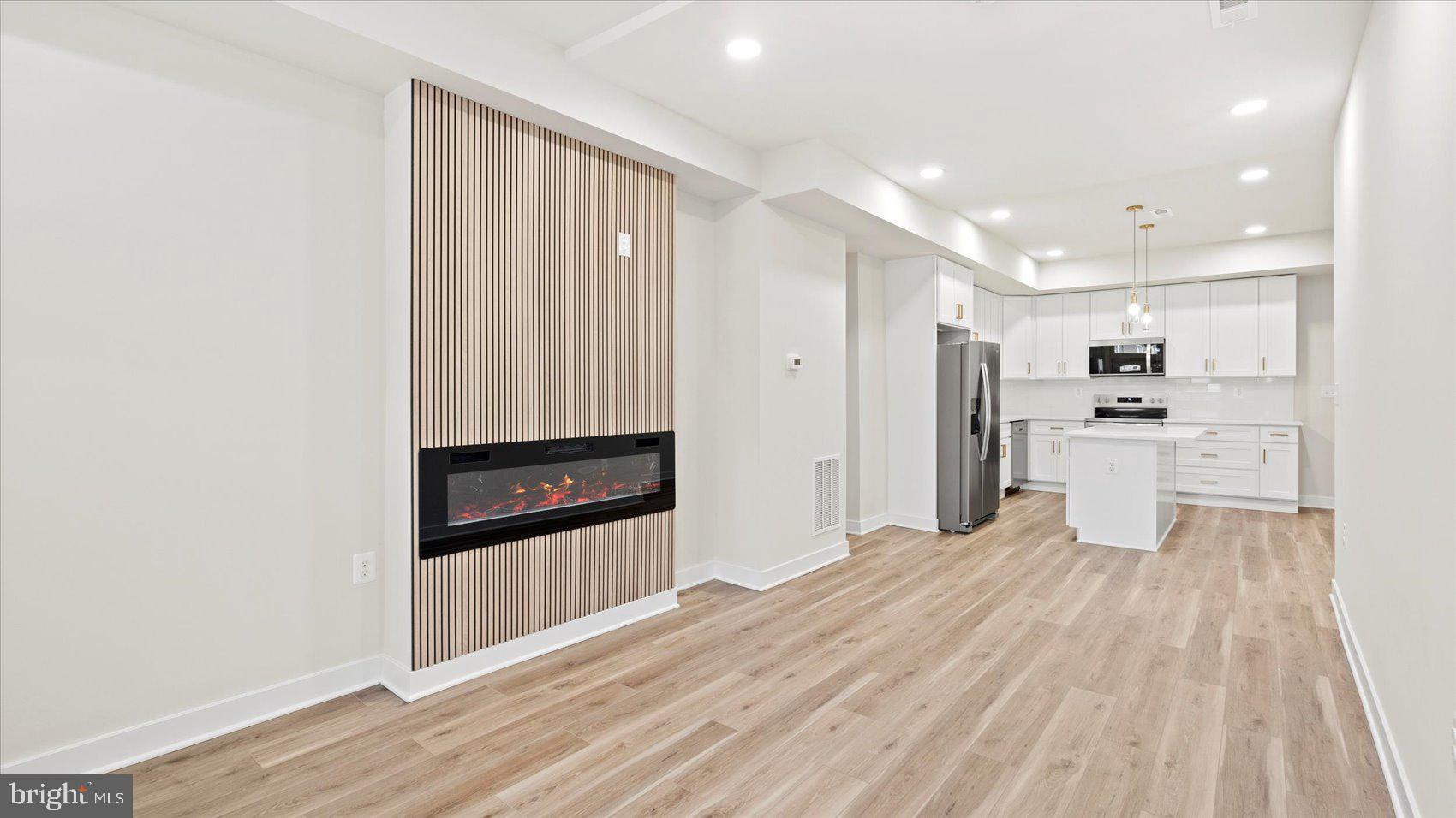 MONTEBELLO LAKE - Residential