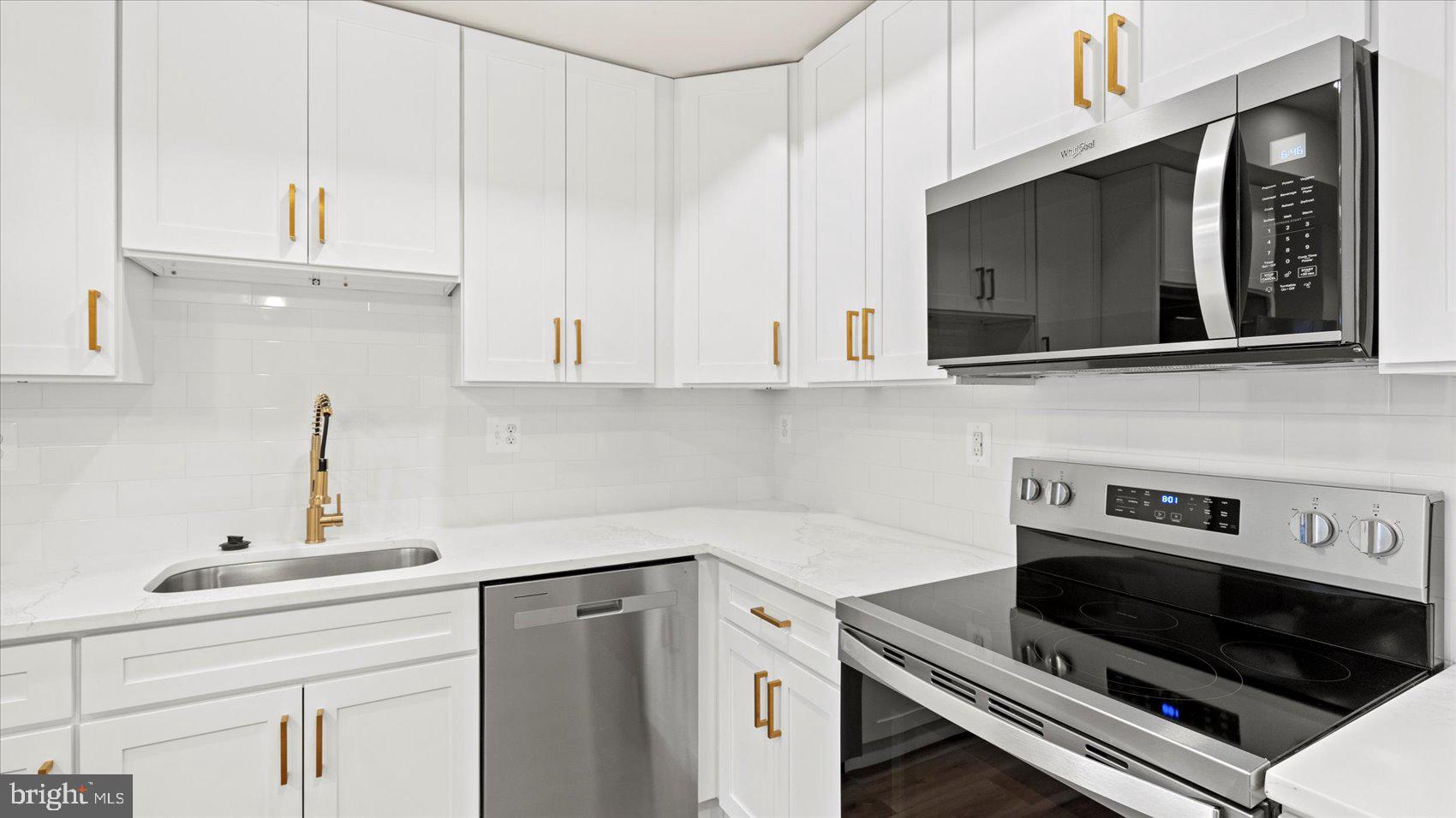 MONTEBELLO LAKE - Residential