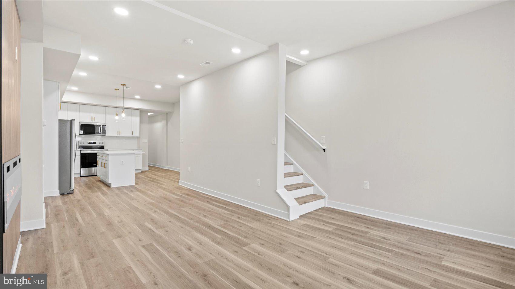 MONTEBELLO LAKE - Residential