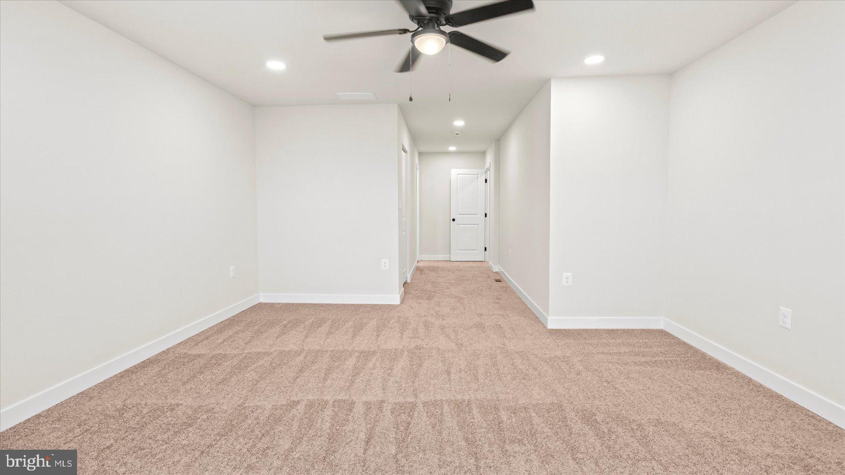 MONTEBELLO LAKE - Residential