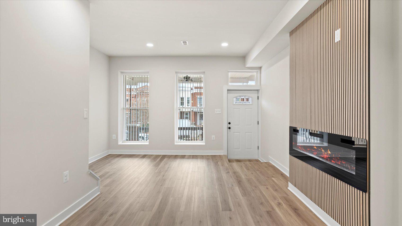 MONTEBELLO LAKE - Residential