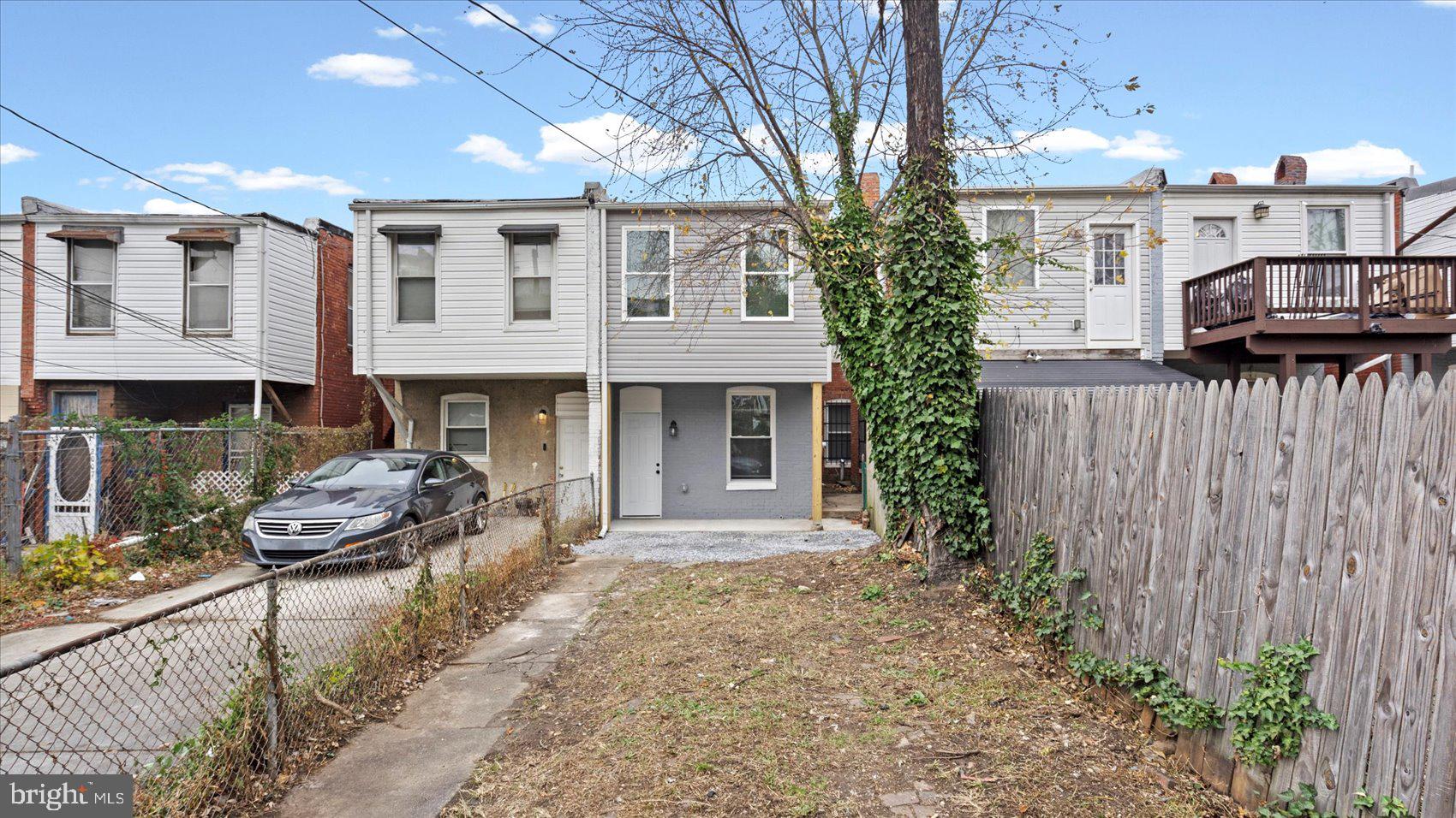 MONTEBELLO LAKE - Residential