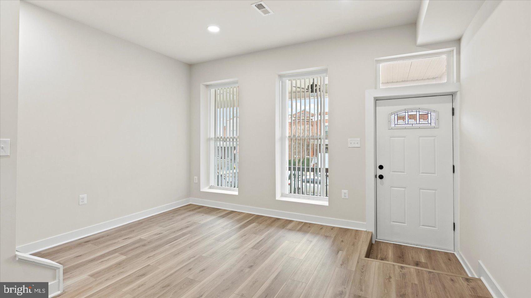 MONTEBELLO LAKE - Residential