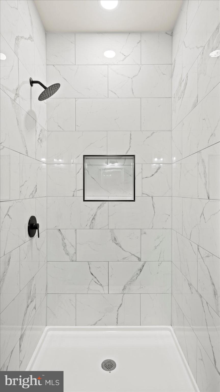 MONTEBELLO LAKE - Residential