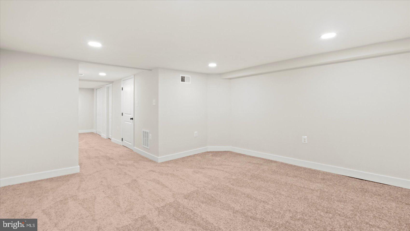 MONTEBELLO LAKE - Residential