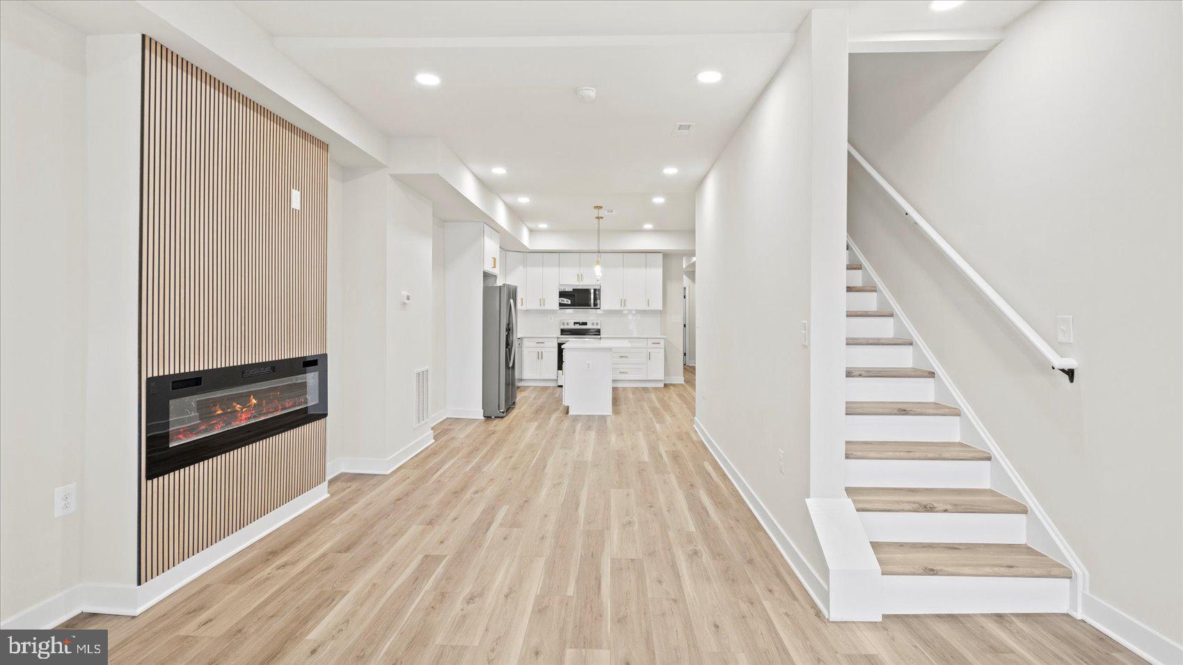 MONTEBELLO LAKE - Residential