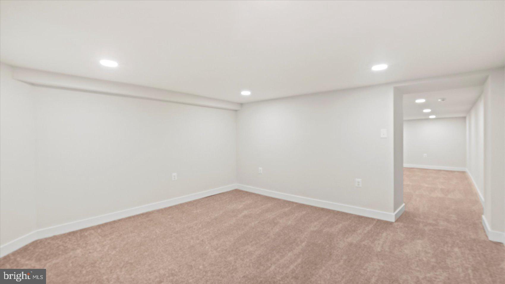 MONTEBELLO LAKE - Residential