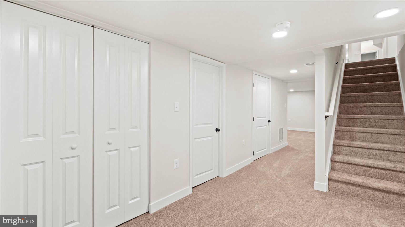 MONTEBELLO LAKE - Residential