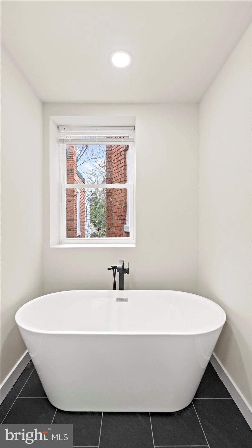 MONTEBELLO LAKE - Residential