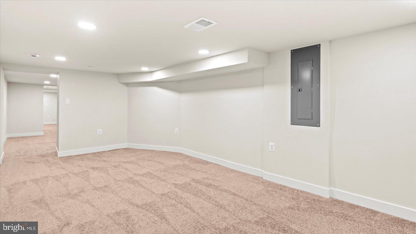 MONTEBELLO LAKE - Residential