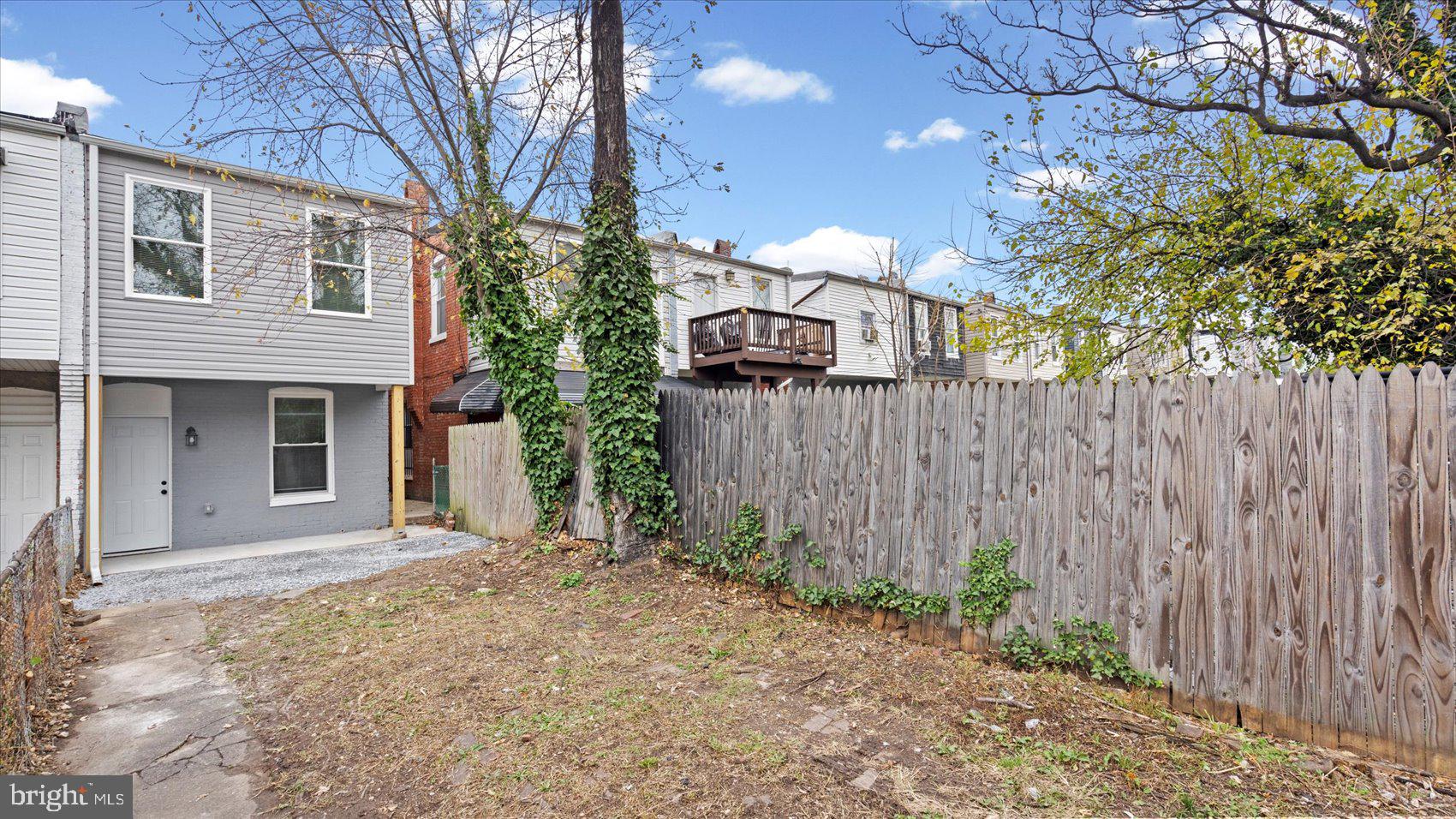 MONTEBELLO LAKE - Residential