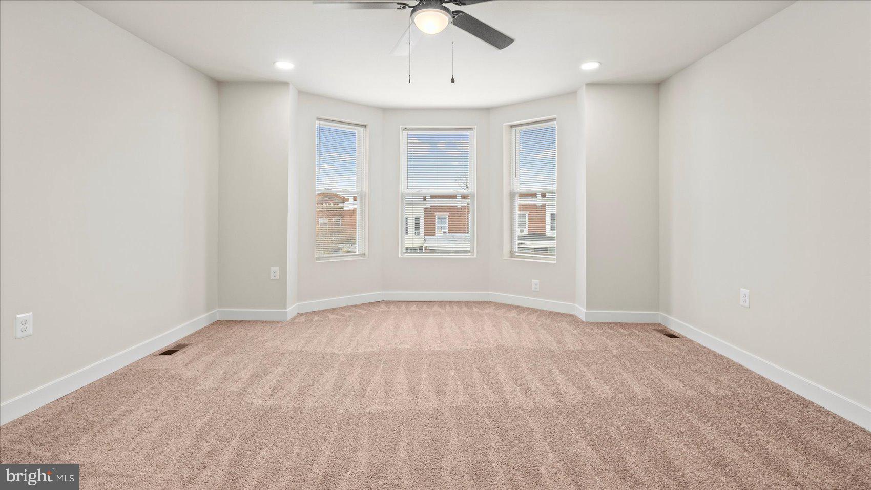 MONTEBELLO LAKE - Residential